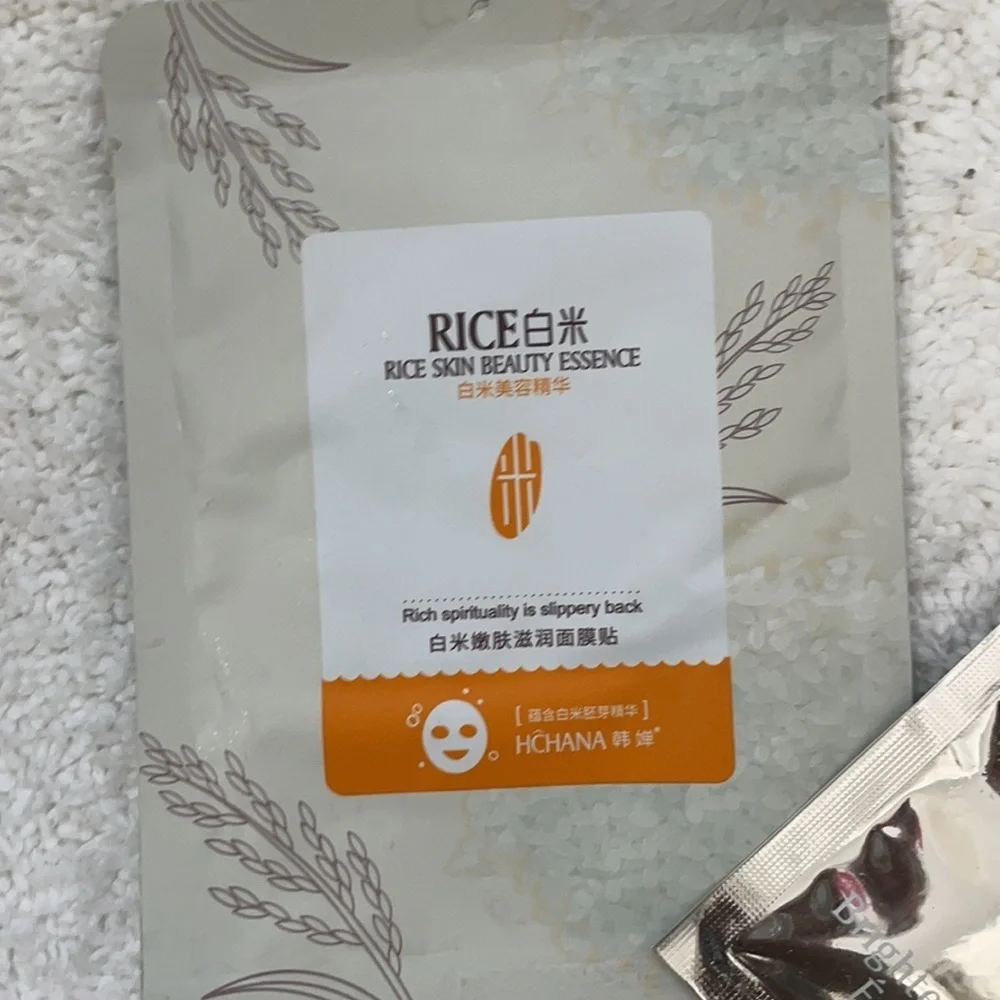 Makeup Mat with two free masks